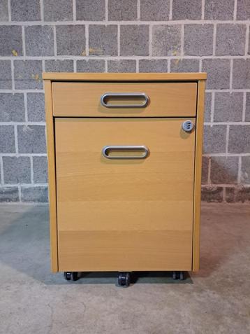 Bureaukastje met lades beschikbaar voor biedingen