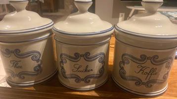 Vintage Charme: Drie Voorraadpotten (Delfts Blauw Stijl) beschikbaar voor biedingen