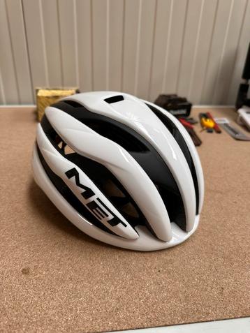 MET Trenta helm beschikbaar voor biedingen