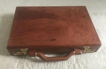Vintage houten akte koffer beschikbaar voor biedingen