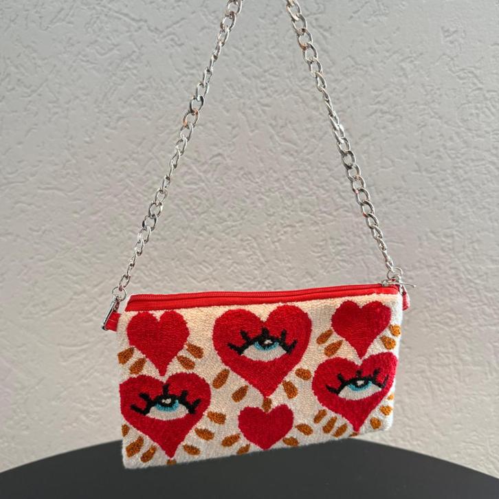 Hartvormige clutch met oog, handgemaakte tas uit Colombia, Handtassen en Accessoires, Tassen | Damestassen, Nieuw, Handtas, Rood