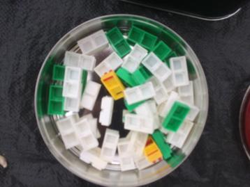 Plastiek bouwblokjes, ideaal voor miniatuur bouw of andere   beschikbaar voor biedingen