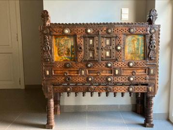 Indische bruidskast met uitzonderlijke ornamenten beschikbaar voor biedingen