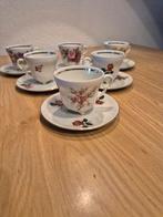 Uniek thee servies op pootjes., Ophalen of Verzenden