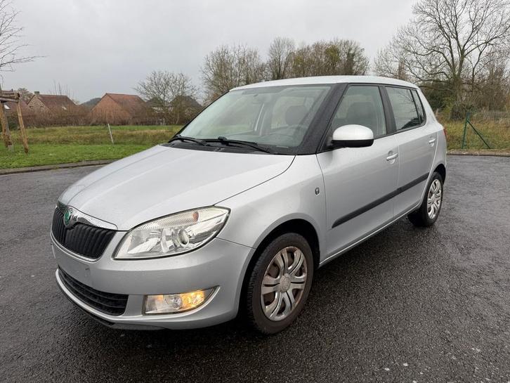 Skoda fabia 1.2tdi 2012 airco 1er main pret a immatriculer, Autos, Skoda, Particulier, Fabia, ABS, Caméra de recul, Airbags, Air conditionné