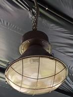 Oude industriële lamp. Zwaar., Huis en Inrichting, Lampen | Hanglampen, Ophalen of Verzenden, Zo goed als nieuw