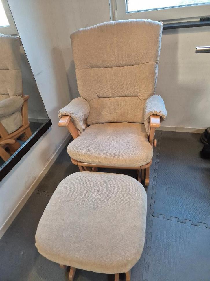Dutailier schommelstoel met voetenbankje, Huis en Inrichting, Stoelen, Gebruikt, Eén, Hout, Stof, Ophalen