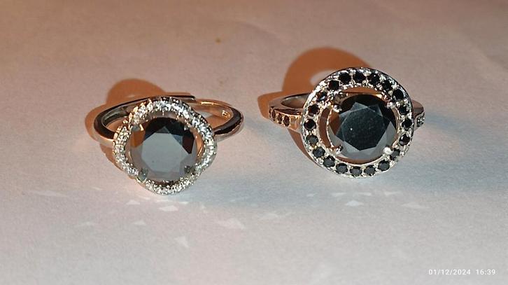 Twee sterling zilveren ringen met zwarte moissaniet diamant, Handtassen en Accessoires, Ringen, Nieuw, Dame, Zwart, Zilver, Met edelsteen