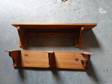 Houten kapstok + houten schap beschikbaar voor biedingen