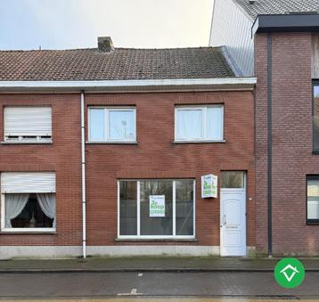 Op te frissen rijwoning met 3 slaapkamers en tuin in centrum beschikbaar voor biedingen