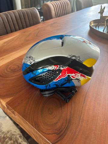 Helm abus beschikbaar voor biedingen