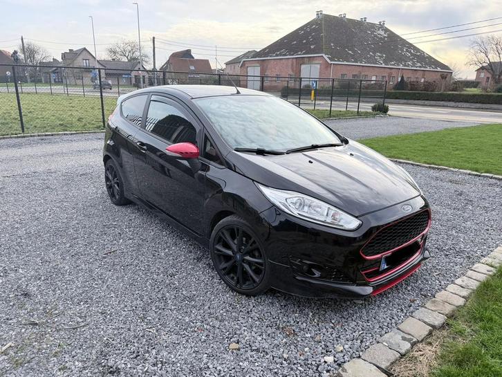 Ford Fiësta, Autos, Ford, Particulier, Fiësta, ABS, Airbags, Air conditionné, Alarme, Bluetooth, Ordinateur de bord, Verrouillage central