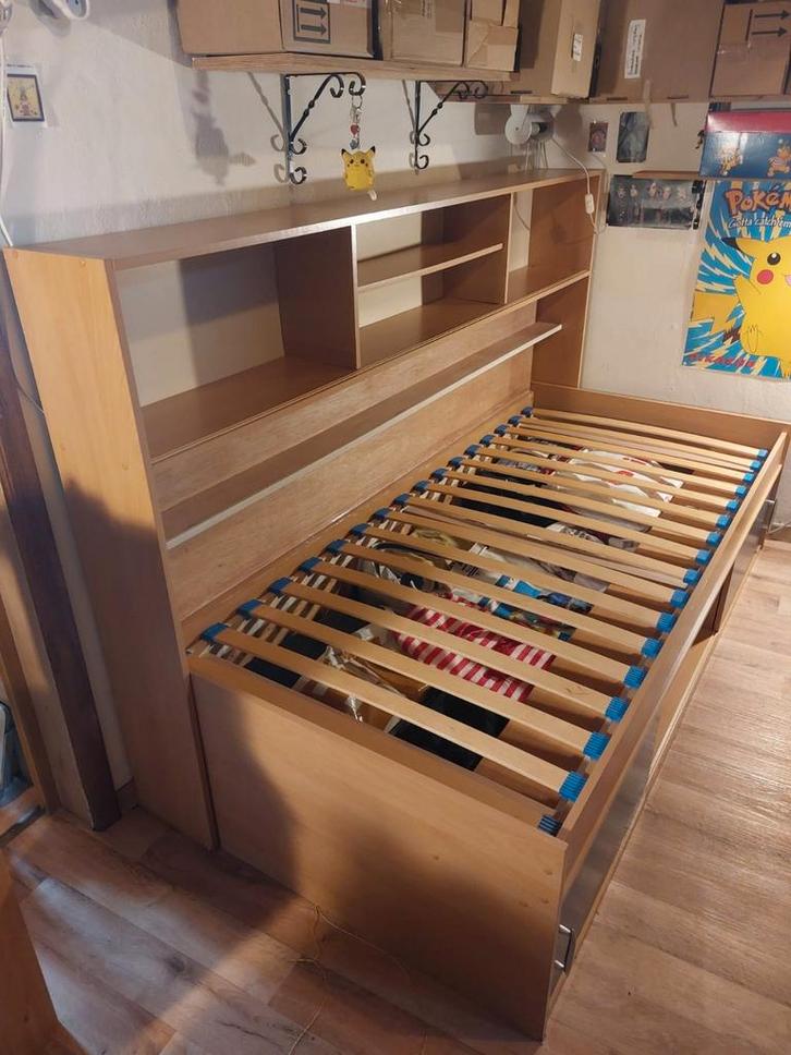 Bed, boekenkast en doos + geschenkdoos Luik, Huis en Inrichting, Slaapkamer | Bedden, Zo goed als nieuw, Ophalen
