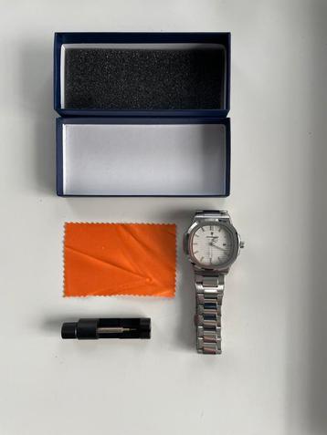 Horloge voor mannen beschikbaar voor biedingen