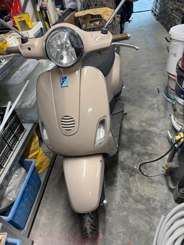 Vespa lx 50  beschikbaar voor biedingen
