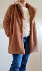 CAMEL BEIGE FAUX-FUR JAS – ALS NIEUW (50€ IPV 80€), Kleding | Dames, Jassen | Winter, Lola & Liza, Ophalen of Verzenden, Zo goed als nieuw