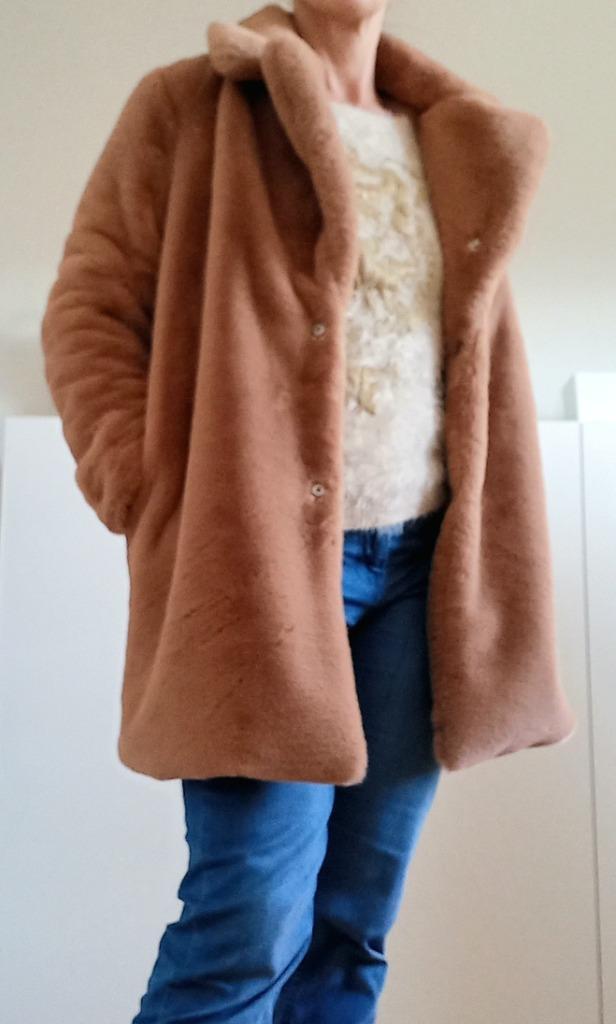 CAMEL BEIGE FAUX-FUR JAS – ALS NIEUW (50€ IPV 80€), Kleding | Dames, Jassen | Winter, Zo goed als nieuw, Beige, Ophalen of Verzenden