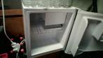 1 kleine koelkast MOET WEG, Elektronische apparatuur, Koelkasten en IJskasten, Ophalen, Nieuw, Minder dan 75 liter, Met vriesvak
