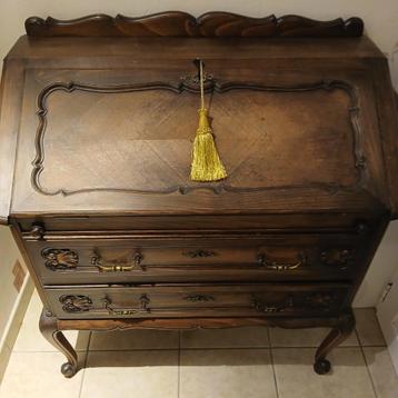 Secretaire , schrijfbureau met inklapbaar bureaublad beschikbaar voor biedingen