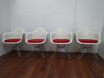 Charles en Ray Eames — Vitra beschikbaar voor biedingen