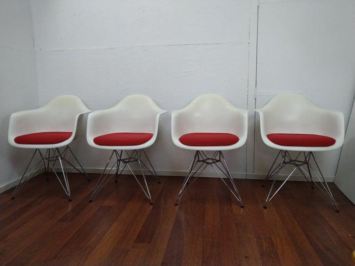 Charles en Ray Eames — Vitra, Antiek en Kunst, Antiek | Meubels | Stoelen en Sofa's, Ophalen of Verzenden