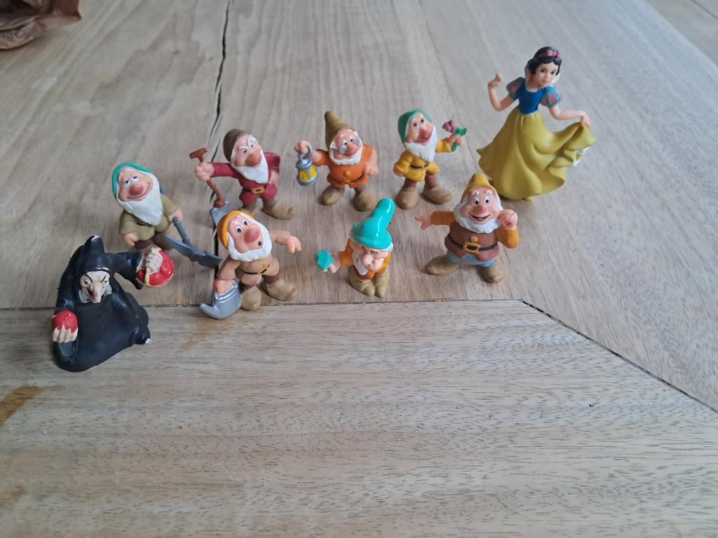 Figurines blanche neige, 7 nains,sorcière