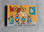 Boek - Hopla - Een dagje naar het circus - Bert Smets - €1, Boeken, 1 tot 2 jaar, AVERBODE, Ophalen, Gelezen
