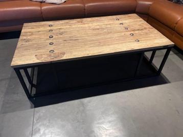 salontafel Hout en metaal beschikbaar voor biedingen