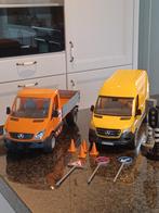 Set van 2 Mercedescamionettes met accessoires merk Bruder., Ophalen