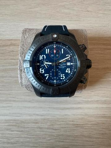 Breitling Super Avenger chronograph 48 Night Mission beschikbaar voor biedingen