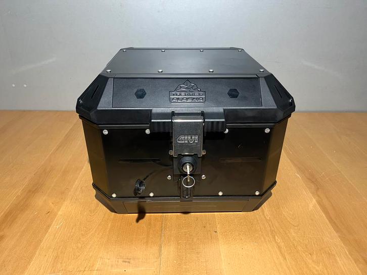 Supports top caise plus top caise givi, Maison & Meubles, Accessoires pour la Maison | Coffres, Comme neuf, Enlèvement ou Envoi