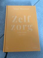 Boek zelfzorg is het begin van alles (Nina Mouton), Boeken, Ophalen of Verzenden, Zo goed als nieuw