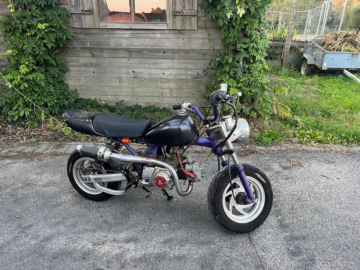 Monkey (Chinees) 50Cc snelgas + Sportluchfilter en uitlaat, Fietsen en Brommers, Minibikes, Midibikes en Pitbikes, Zo goed als nieuw