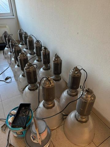 Industriële verlichting beschikbaar voor biedingen
