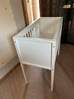 Wit Kabouterbedje babybedje + matras, Kinderen en Baby's, Babywiegjes en Ledikanten, Ophalen, Zo goed als nieuw