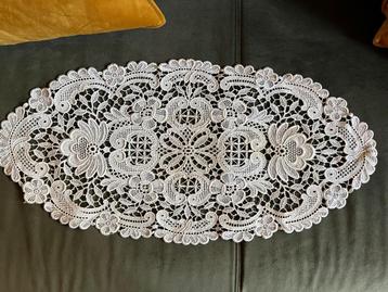 Diverse handmade gehaakte onderleggers / placemats / lopers beschikbaar voor biedingen