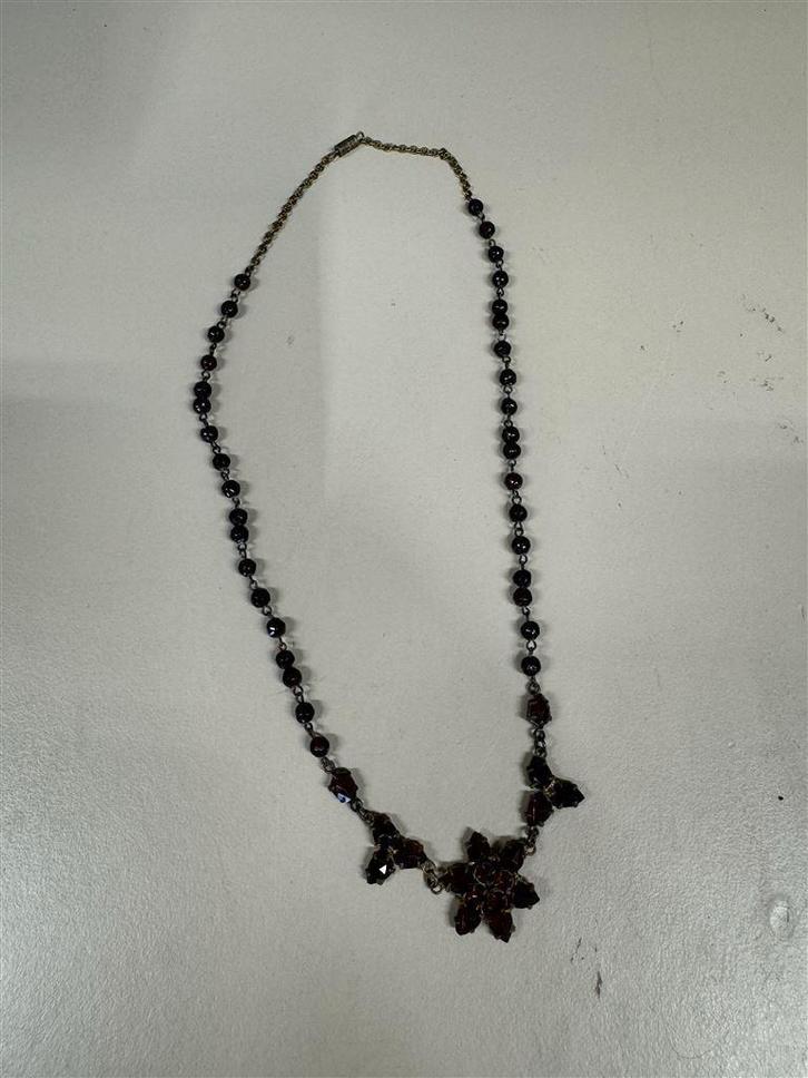 Ketting met rode stenen, Handtassen en Accessoires, Kettingen, Zo goed als nieuw, Ophalen of Verzenden