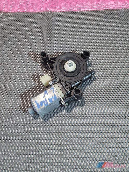 raammotor links v skoda karoq artkelnr 5q0959801 b, Auto-onderdelen, Ruiten en Toebehoren, Skoda, Gebruikt, Herkomst onderdeel bekend