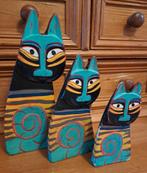 3 houten beeldjes katten in Laurel Burch stijl, Enlèvement