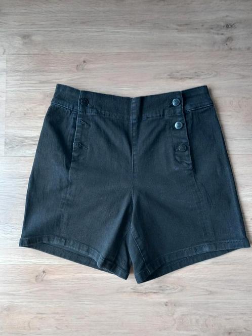 3 shorten, maat s, Kleding | Dames, Broeken en Pantalons, Zo goed als nieuw, Maat 36 (S), Beige, Ophalen of Verzenden