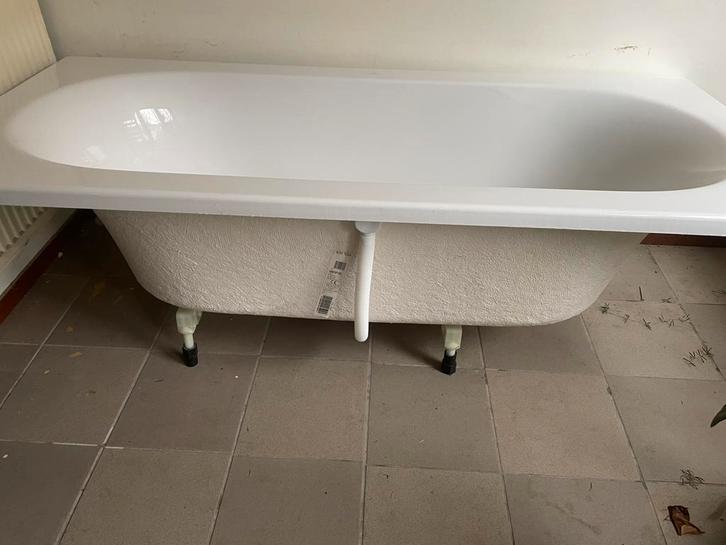 Villeroy & Boch bad – 180 x 80 cm | Met poten | Goede staat, Huis en Inrichting, Badkamer | Badkamermeubels, Zo goed als nieuw