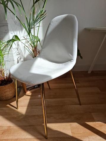 Chaise beschikbaar voor biedingen