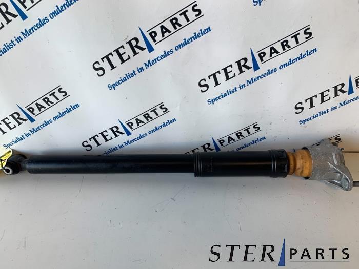 Schokdemper links-achter van een Mercedes GLA, Auto-onderdelen, Ophanging en Onderstel, Mercedes-Benz, Gebruikt, 3 maanden garantie
