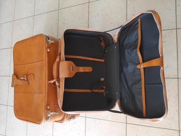 Vintage bruine fiat kofferset beschikbaar voor biedingen