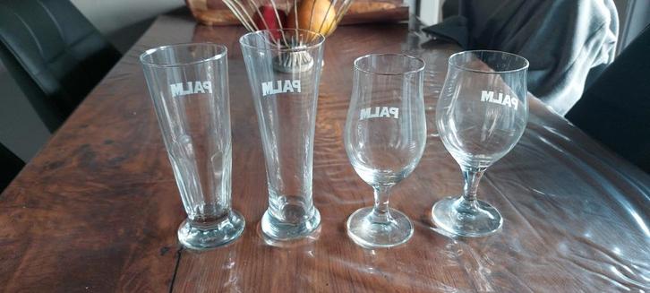 4 zeldzame Palm glazen met  wit logo en zwart randje, Collections, Marques de bière, Palm, Enlèvement