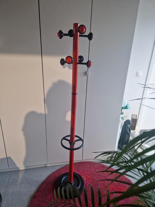 Unilux staande kapstok
, rode standaard met zwart , paraplu, Huis en Inrichting, Woonaccessoires | Kapstokken, Zo goed als nieuw