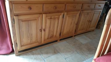 Massief grenen dressoir beschikbaar voor biedingen