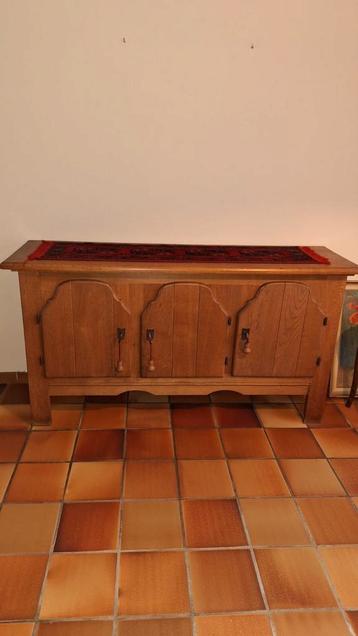Dressoir beschikbaar voor biedingen