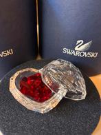 Swarovski hartvormig juwelendoosje & rode hartjes. D1, Ophalen of Verzenden, Zo goed als nieuw