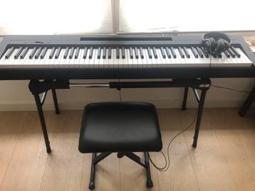 Piano Yamaha P-145 inclusief triple pedal LP-5A met garantie beschikbaar voor biedingen